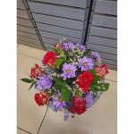 Композиция из хризантем и роз