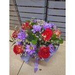 Композиция из хризантем и роз