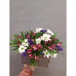 Композиция с альстромерией и кустовой хризантемой
